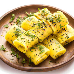 Khandvl Plate (8-9 pcs)